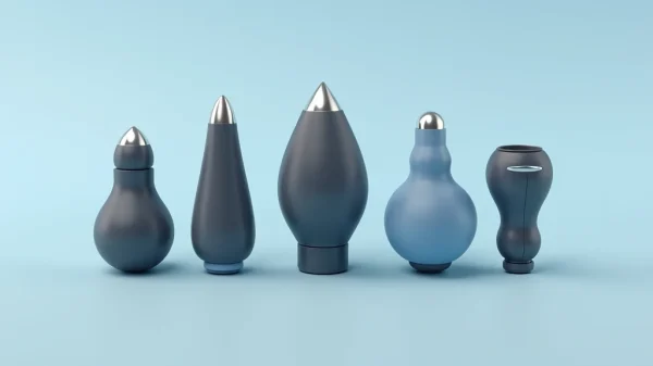 Fotografía de estudio minimalista con fondo color magenta (#E91E63) que muestra una colección de juguetes sexuales inclusivos de diseño moderno y ergonómico, incluyendo dildos no binarios y accesorios de arnés, enfatizando el placer sin género para la sexualidad diversa y cuerpos no normativos.